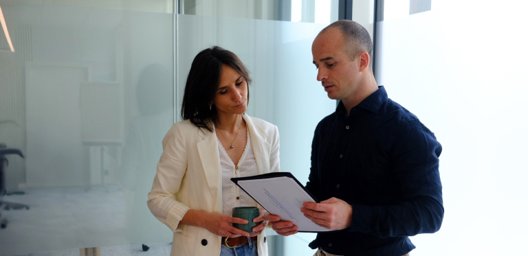 photo d'un expert-comptable et son client